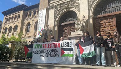 Los estudiantes entran en el Paraninfo para exigir que la Universidad de Zaragoza rompa todos los lazos con Israel