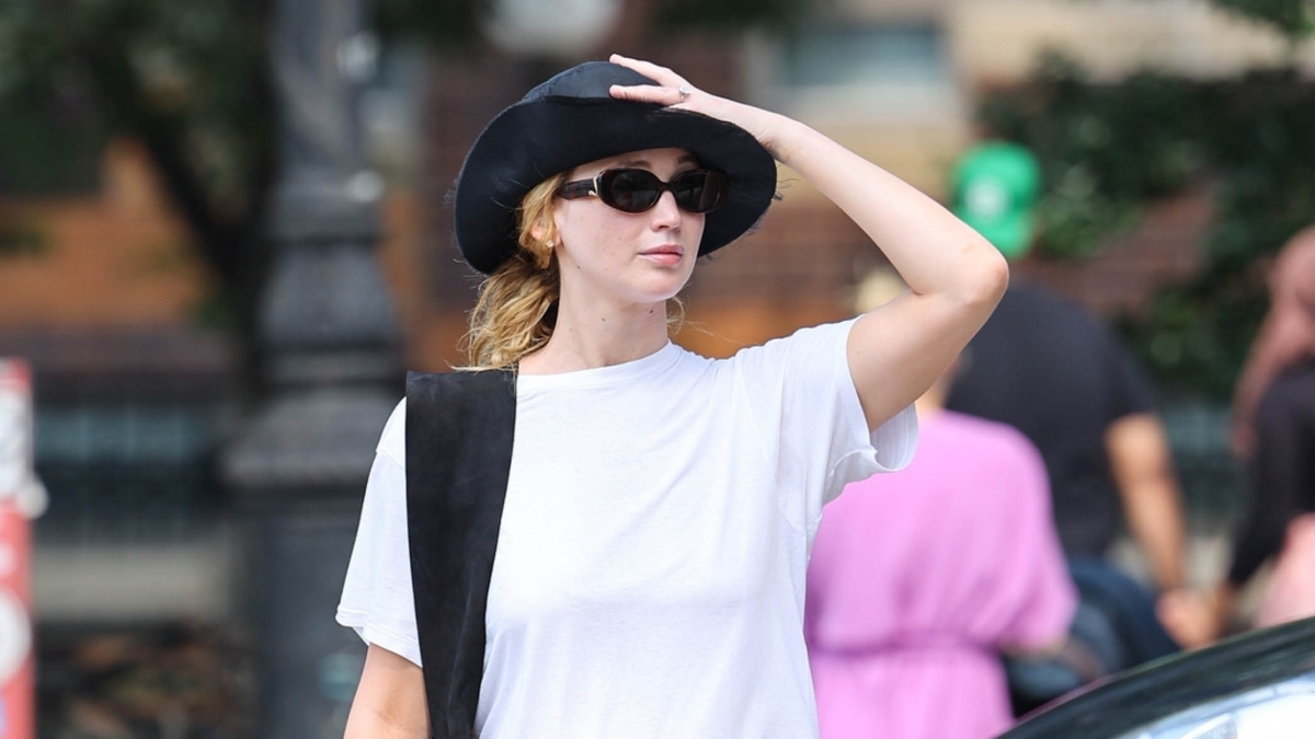 Jennifer Lawrence Wore the Controversial Shoe Trend That Fashion People Can't Quit