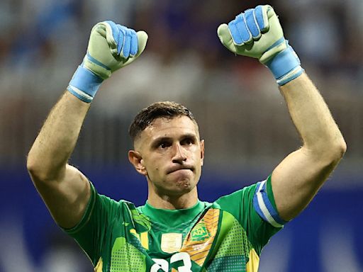 Argentina’s Emiliano Martinez dubs pitch a ‘disaster’ after winning 2-0 against Canada in Copa America opener