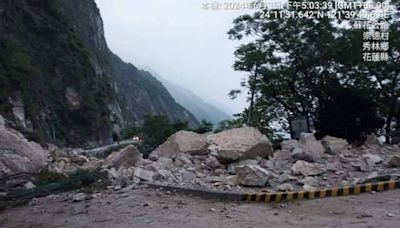 蘇花公路崇德隧道北端土石崩落交通中斷 今晚暫停開放通車