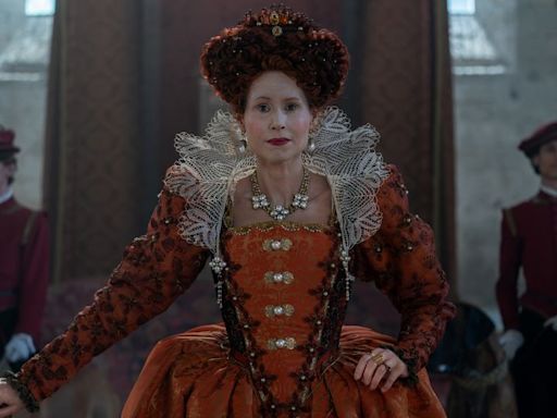 Minnie Driver plays Queen Elizabeth right on time