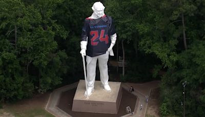 Texans go big, literally! Massive new H-Town jersey put on Sam Houston Statue