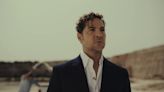 David Bisbal protagoniza la campaña "Un día sin aeropuertos" de Aena con Andaré, una sorprendente versión de Volare