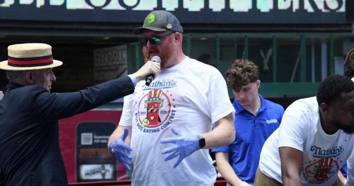 NY: Nathans Famous Hot Dog Eating Qualifier in Times Square - 53292059