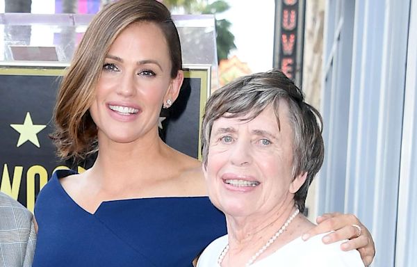 Jennifer Garner Says Mom Pat 'Doesn't Believe in Guilt' as a Parent After Her Own 'Complicated Upbringing'