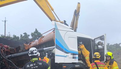 高雄砂石車清廢土車斗翻覆司機送醫不治 搶救畫面曝光