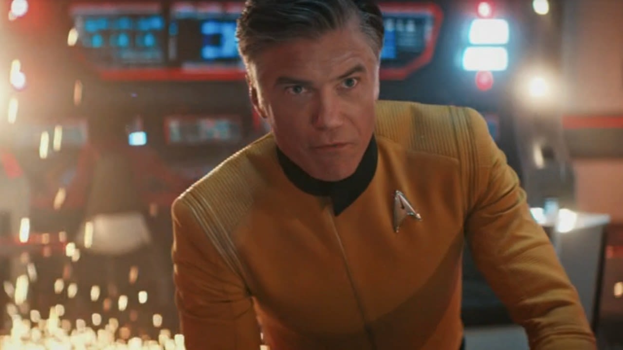 Star Trek’s Jonathan Frakes Explained How The Shows Use Fire And Sparks On The Bridge Sets Without Burning ...