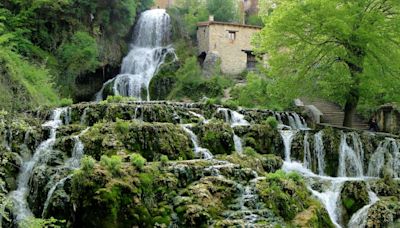 El pueblo medieval que ha enamorado al 'National Geographic': un paraíso rural bañado por una cascada