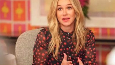 Christina Applegate revela que la esclerosis múltiple le ha provocado 30 lesiones en el cerebro