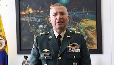 General Cardozo, designado de Petro para poner orden, asumió como comandante del Ejército