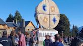 En el Día de la Memoria cubrieron el monumento al General Roca y realizaron pintadas mapuches en Bariloche