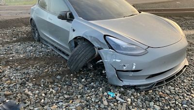 Falha no piloto automático de carro da Tesla quase gera acidente fatal