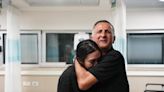 El emotivo reencuentro entre Noa Argamani y su padre tras pasar 8 meses secuestrada por Hamas