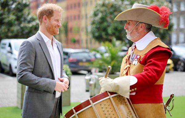 Prince Harry arrives in UK without Meghan – and won’t meet King Charles