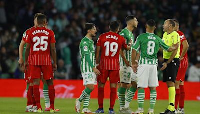 Óliver Torres recuerda a Mateu Lahoz: "Había veces que te vacilaba desde el cariño"