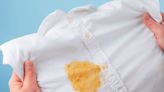 Chau manchas: las claves para limpiar por completo el aceite o la grasa que caen en la ropa