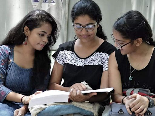 Delhi University postpones summer vacation by a week, check official notice here | - Times of India