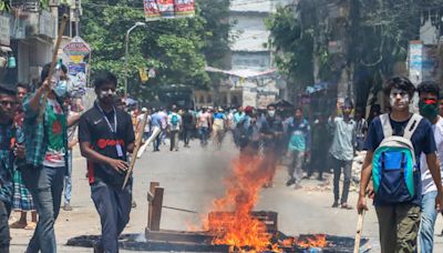 Who were the Razakars and why are they central to Bangladesh protests?