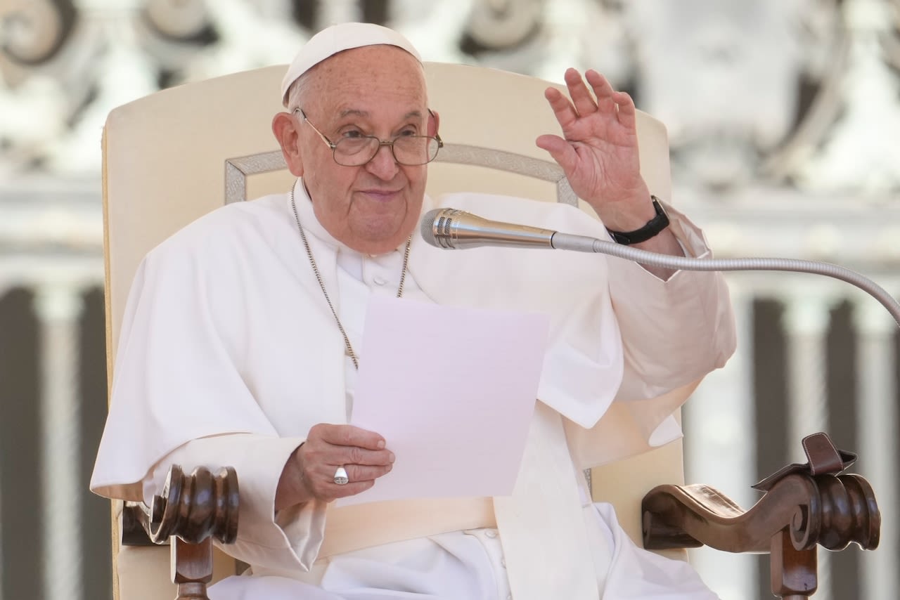 Giants QB Tommy DeVito’s viral agent hand-delivers gift to the Pope