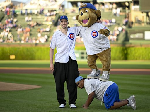 Purdue star Zach Edey throws out first pitch at Cubs-Padres game