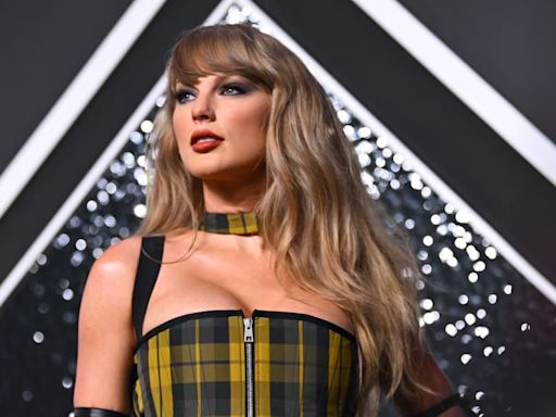 Taylor Swift Remembers 9/11 During MTV VMAs Acceptance Speech