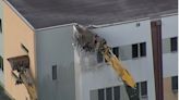 Inician demolición del edificio de la escuela Marjory Stoneman Douglas a 6 años del tiroteo