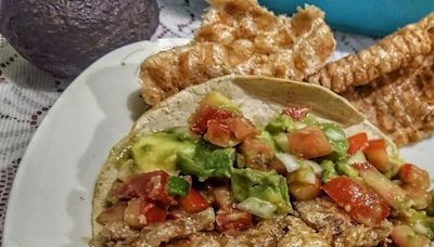 ¿Se te antojan? Conoce qué son los “tacos placeros”, un alimento tan sencillo como delicioso en México