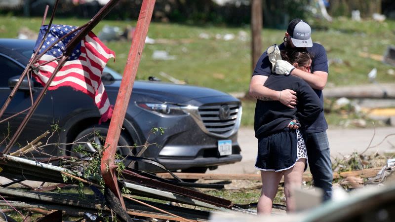 Tornado-spawning storms left 5 dead and dozens injured in Iowa