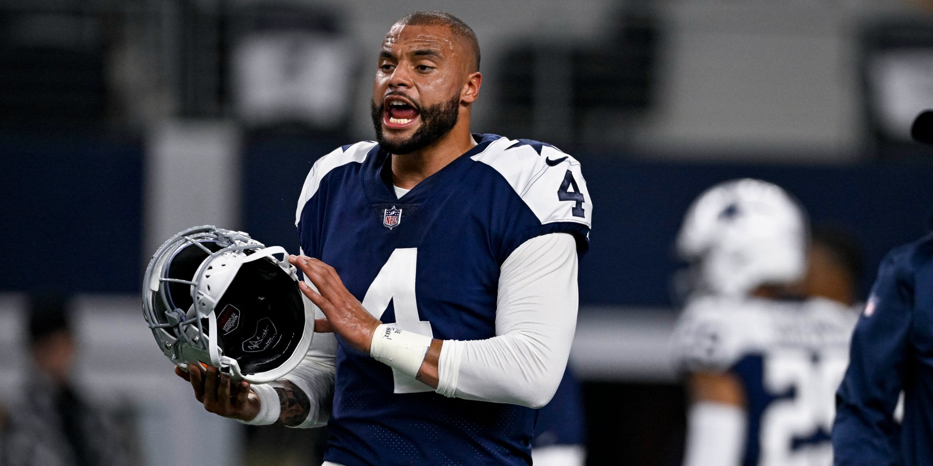Former NFL QB Believes Cowboys are Making a 'Huge Mistake' Allowing Extensions To Linger