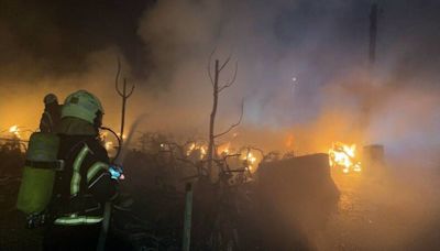 暗夜惡火 桃市大園1處空地上84輛機車幾乎全燒毀