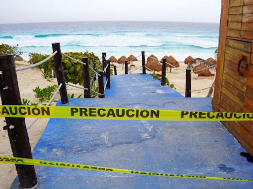 Winds from Hurricane Beryl whip palm trees in Mexico's tourist hotspots following landfall