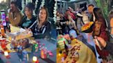 Familia festeja cumpleaños en puente peatonal