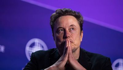 Tesla hila año de ganancias decepcionantes... y Musk pide a accionistas disconformes que se vayan