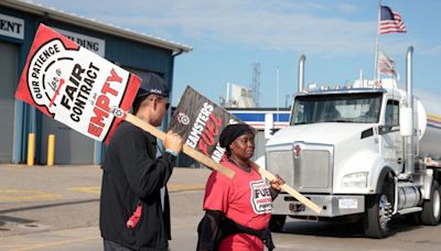 Marathon, Teamsters negotiations remain at standstill as strike enters third week