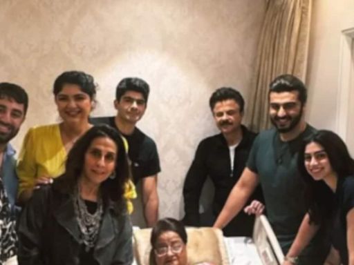 Anil Kapoor Celebrates Mother Nirmal Kapoor’s 90th Birthday With A Special Family Get Together - News18