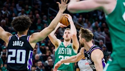 Why Joe Mazzulla compared Sam Hauser to Brett Favre following shooting struggles in Celtics’ win over Kings