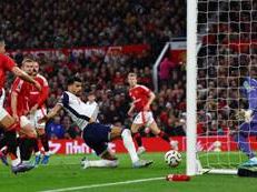 Spurs romp to 3-0 win over 10-man Manchester United