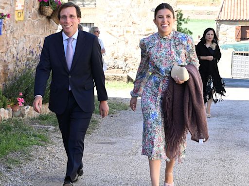 Del vestido floral de Teresa Urquijo al diseño de volantes de Esther Alcocer Koplowitz, analizamos los looks de la boda de Verónica Urquijo