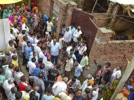 Frantic search for missing ones as toll in Hathras stampede reaches 121 | Agra News - Times of India