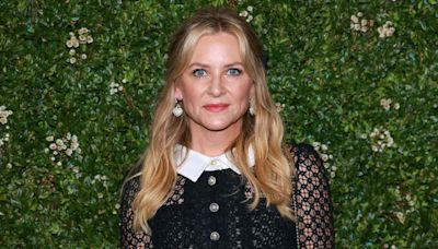 Jessica Capshaw Recalls Shock Over Seeing Heavily Edited Photo of Herself on a Billboard: 'I Had a Completely Different Nose'