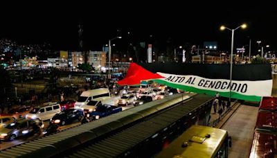 Eliminados y sancionados: bandera gigante de Palestina metería en problemas a Millonarios con la Conmebol