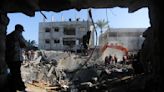 Israel bombardea el sur de Gaza y asalta hospital en el norte