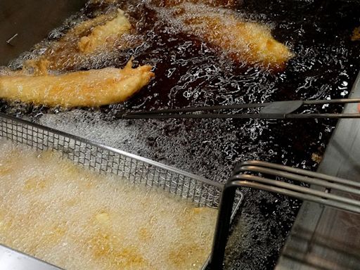 Fish And Chip Shop 'Vinegar' Isn't Usually Vinegar – Here's What You're Getting Instead