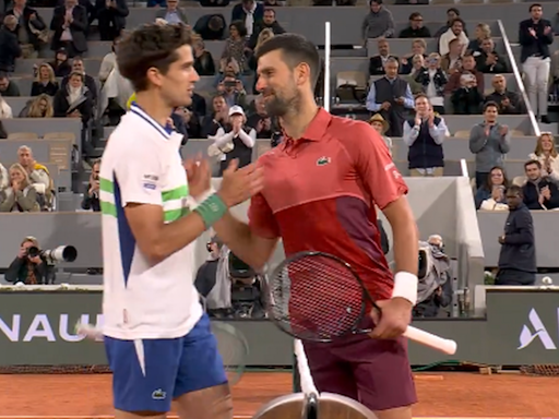 Djokovic se impone en su estreno en Roland Garros en un partido sin muchas emociones