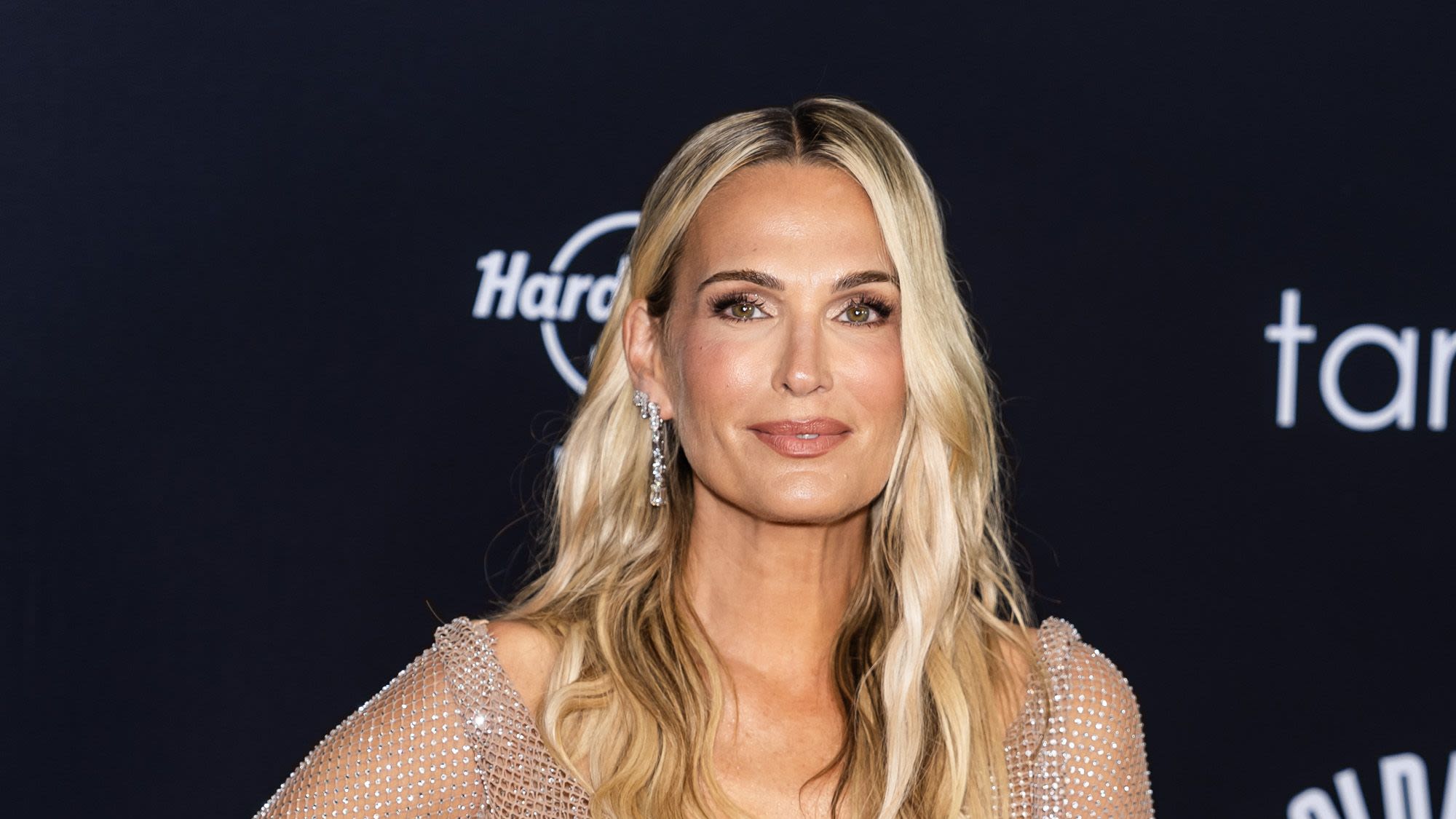 At 51, ‘Sports Illustrated’ Model Molly Sims Says She Isn’t ‘Trying to Look 20’