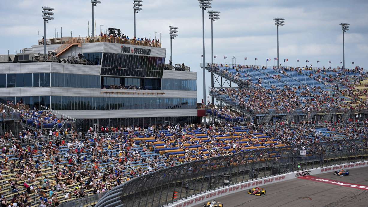 Sting Ray Robb injured in last-lap, 4-car crash in IndyCar Series race