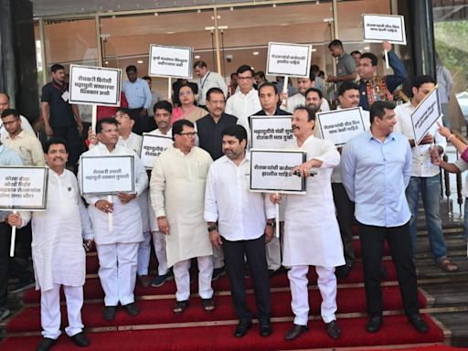 On Day 1 of Maharashtra legislature session, Oppn stages protest over issues of farmers, NEET