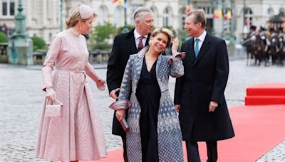 König und Großherzog trotzen dem Brüsseler Regenwetter