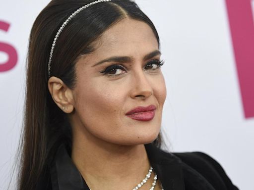 Salma Hayek vuelve locas a las redes con su último posado veraniego