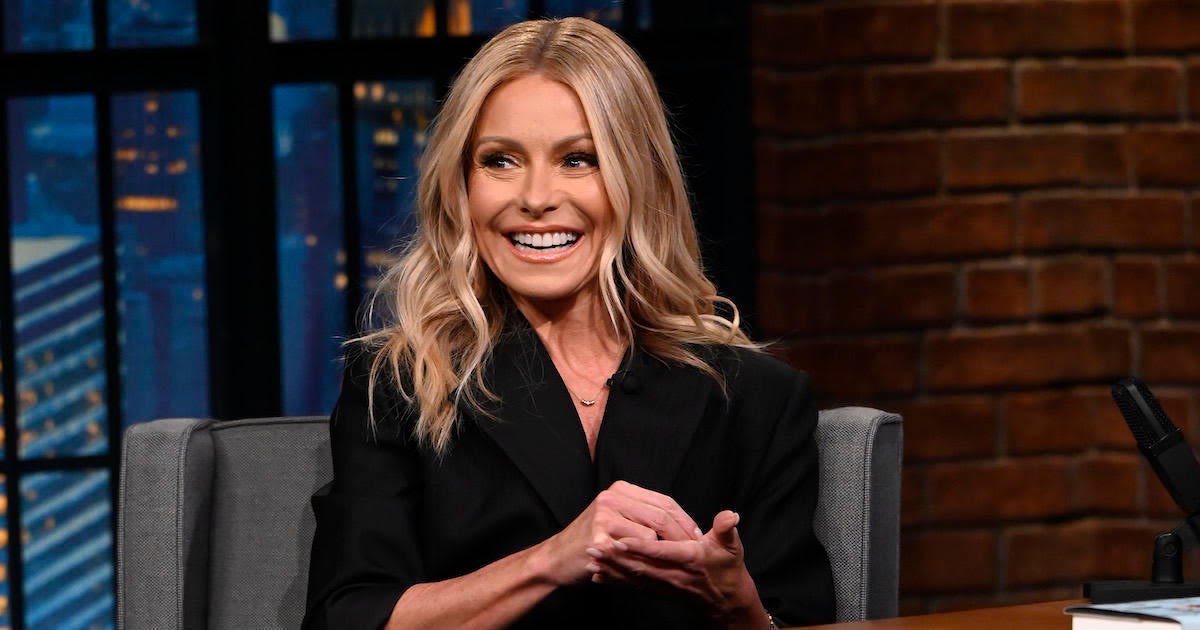 Kelly Ripa Considers Ditching Her Blonde Hair, Says It 'Wants to Be Gray'